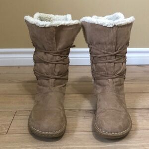 Women’s Vintage Airwalk Tan Faux Suede Sherpa Wrap around Boots size 8.5